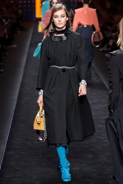 Look 4